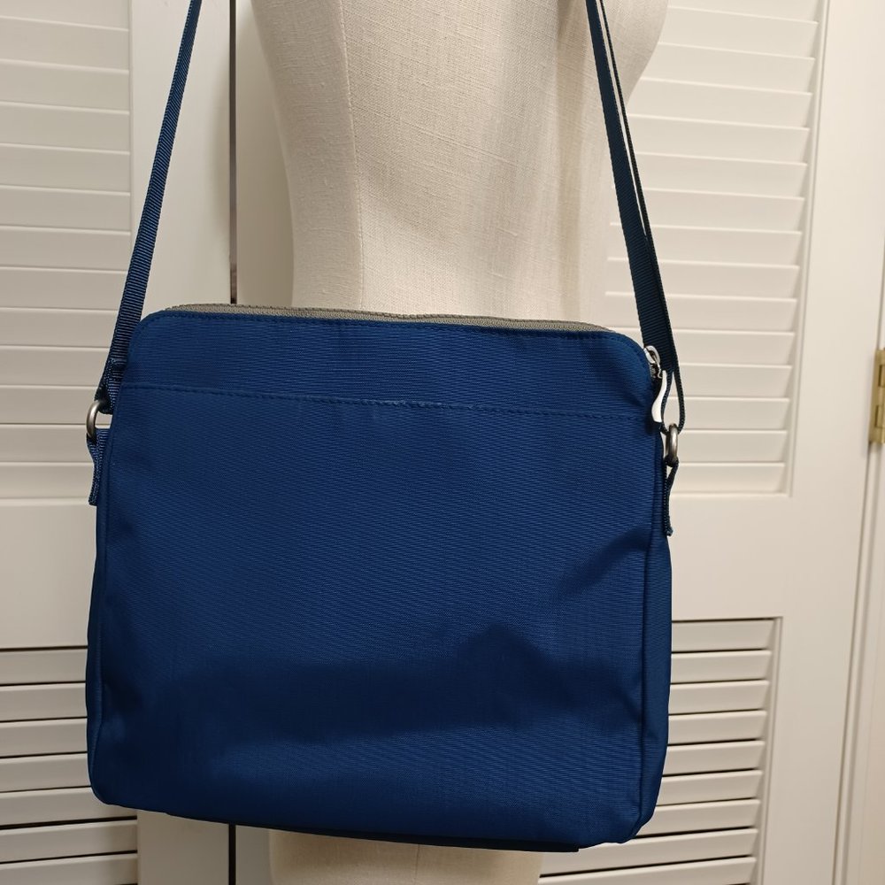 Baggallini Adjustable Crossbody Bag Blue Gray - Picture 3 of 13